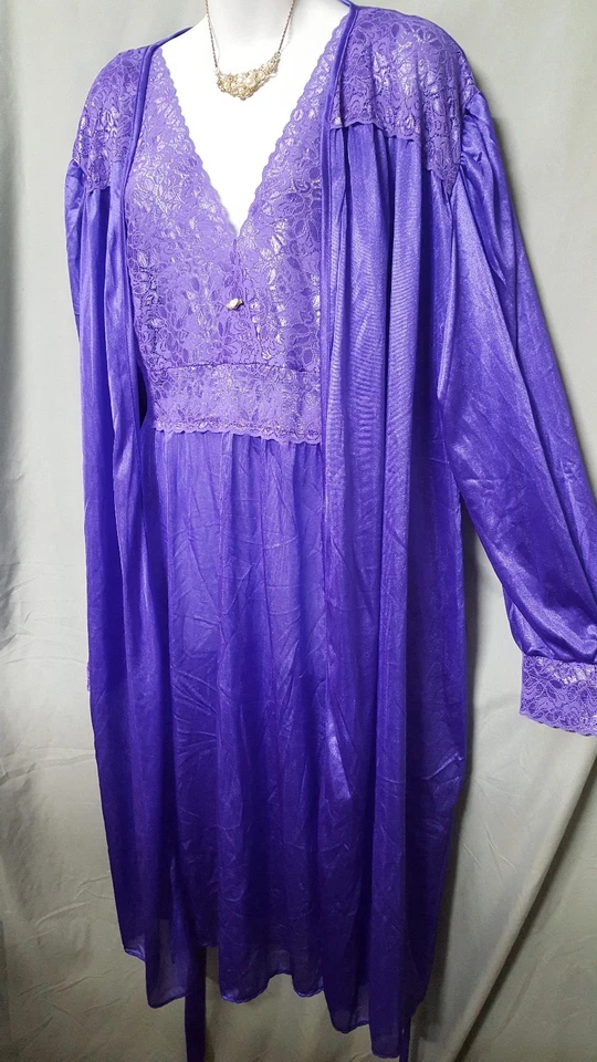 CONJUNTO PEIGNOIR ROXO camisola Amoureuse 41" de comprimento mais 3X 56" busto  - Imagem 2 de 4