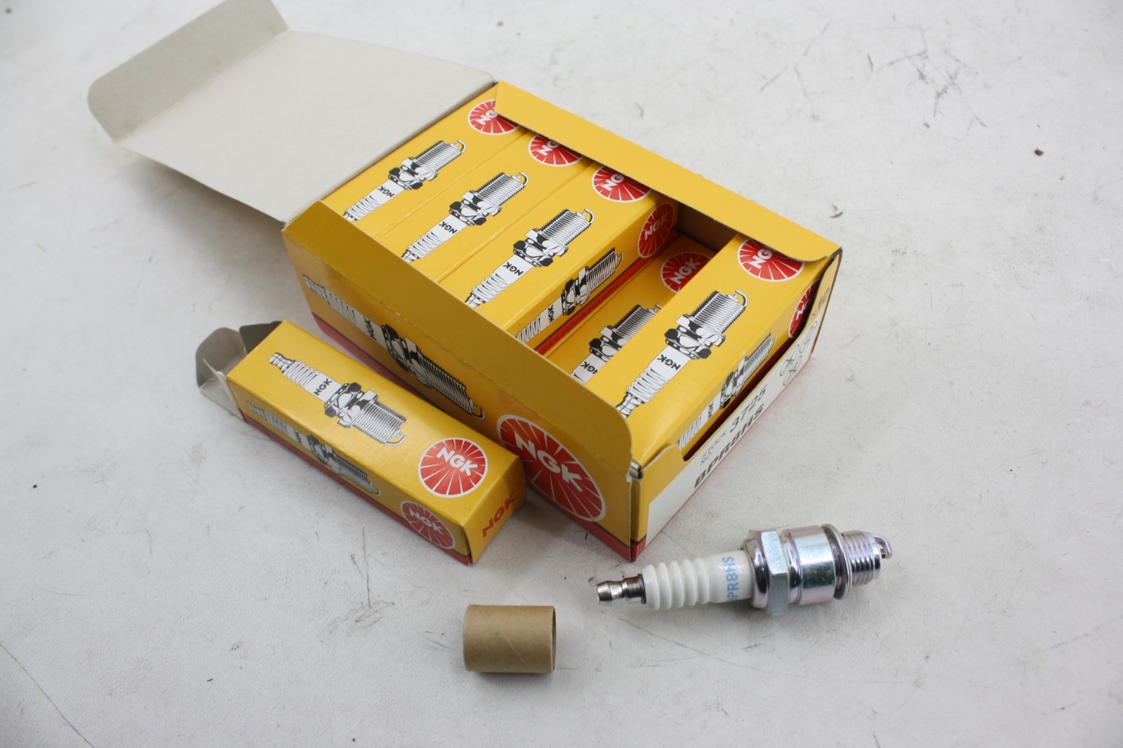 NGK BPR8HS NICKEL SPARK PLUGS BOX SET OF 10 # 3725