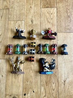 SKYLANDERS FIGURES BUNDLE