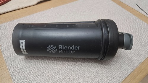 Blender Bottle 28oz black used Classic V2 shaker bottle