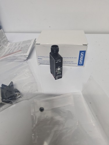 E3SAD38 OMRON Photoelectric sensor 100mm - Picture 4 of 7