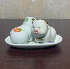 Andrea By Sadek Pig Salt And Pepper Shakers  w/Tray Strawberry Design TAGS