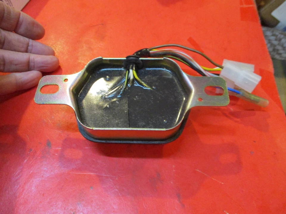 MAZDA B1800-B2000 -GLC- FORD COURIER -1977-1981 NUEVO -REGULADOR DE VOLTAJE =JAPÓN Foto 4 de 4