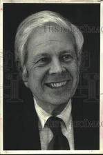 1982 Press Photo Henry Williams, Commissioner of Encon, shown at work on Wolf Rd