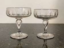 Antike mundgeblasene Champagner Coup&eacute;s viktorianischer Olivenschliff Luft Tr&auml;ne Stiel Paar