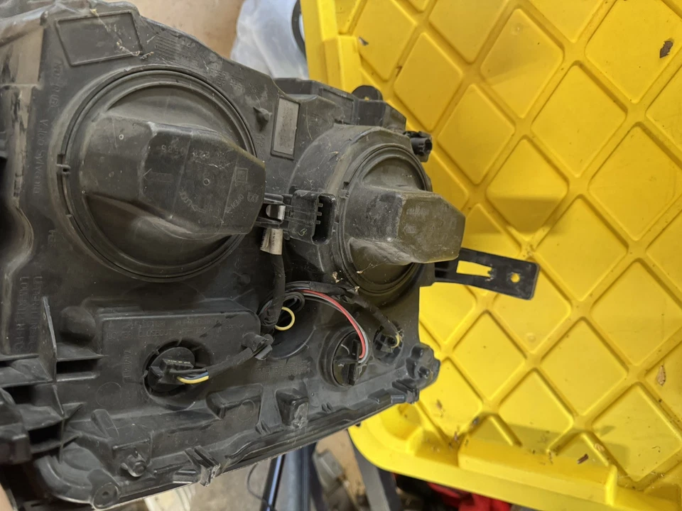 GM OEM 15-19 Silverado 2500 HD Headlamp Components-Headlamp Assy 84388593 - Image 4 of 4