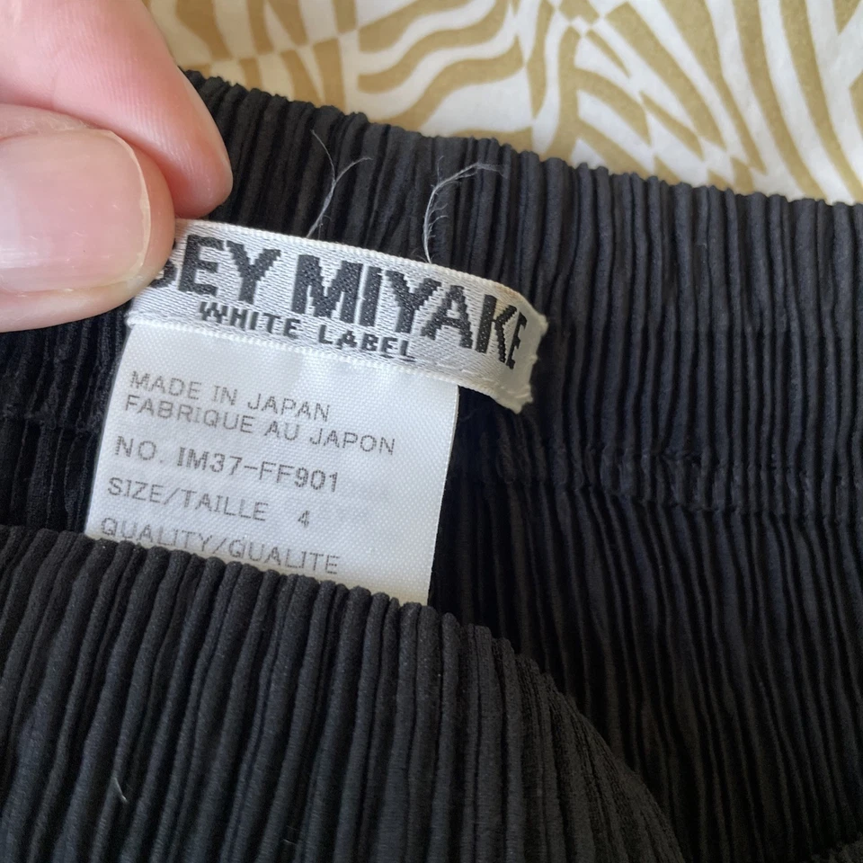 Vtg ISSEY MIYAKE Pleated Sz 4 High rise loose Flared Pants black Japan 27" waist - Image 3 of 4