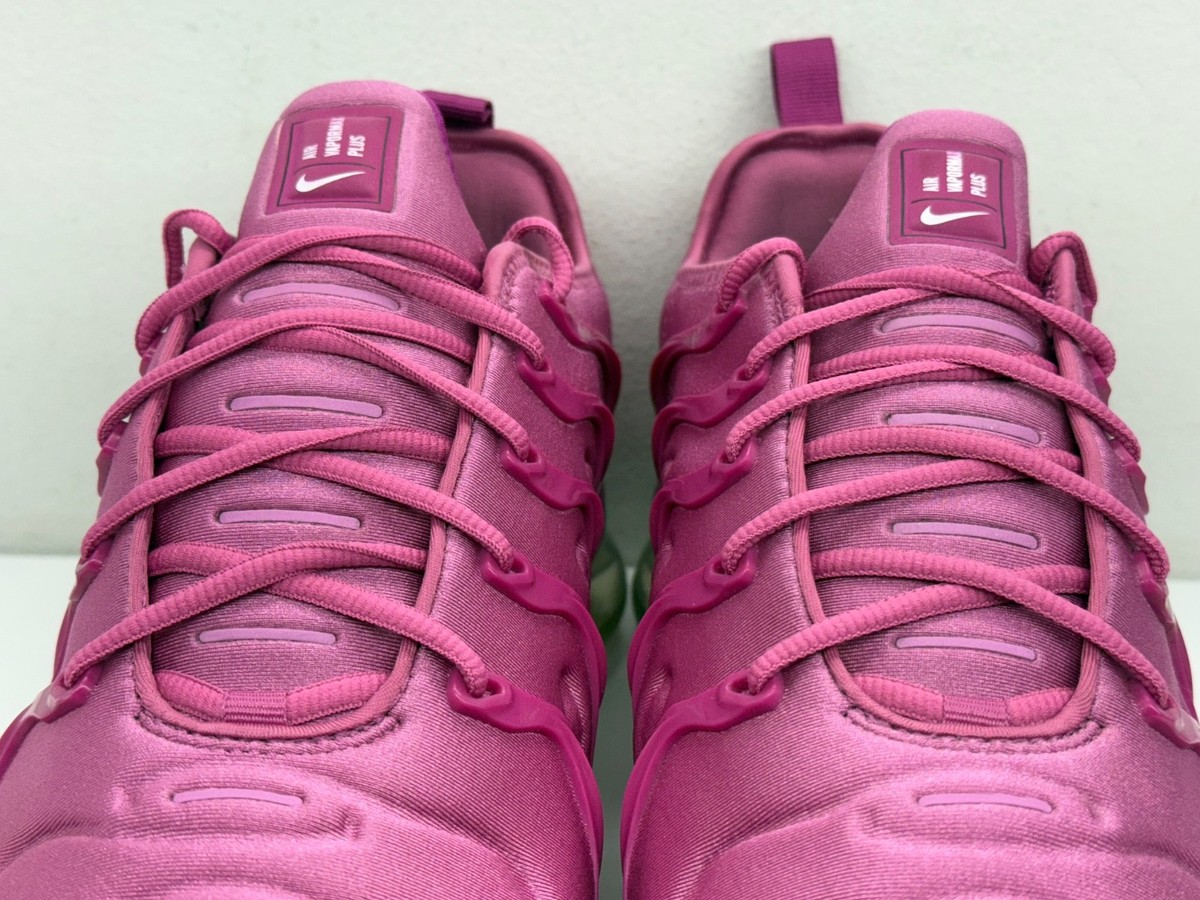 nike air vapormax plus cosmic fuchsia
