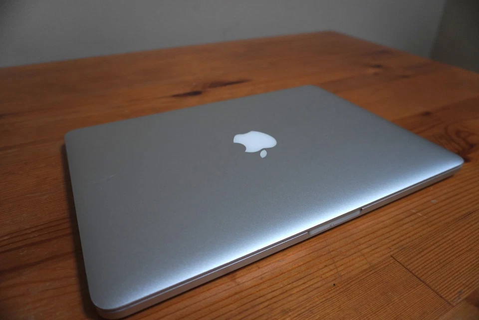 Macbook Pro (early 2015) 2.7 GHz Intel i5, 8GB ram, 1TB Evo SSD, new battery - Image 2 of 4