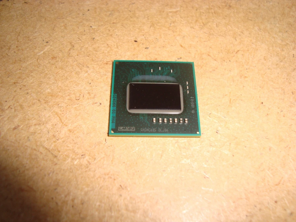 Intel SLJ36 - Intel Atom E620T 1 Core 600MHz - BGA676 - - Immagine 2 di 4