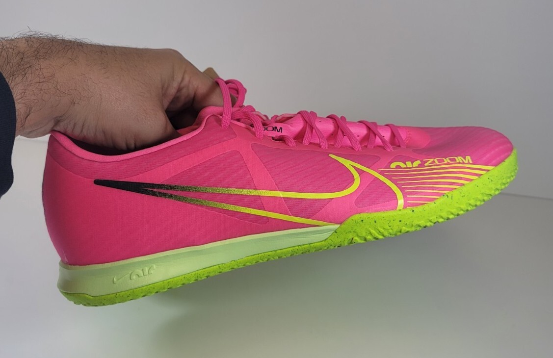 Size 11 Nike Zoom Mercurial Vapor 15 Academy IC Pink Blast (DJ5633