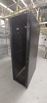APC E242296 NetShelter SX 42U Server Rack 19'' Rolling Enclosure Cabinet w/ Key