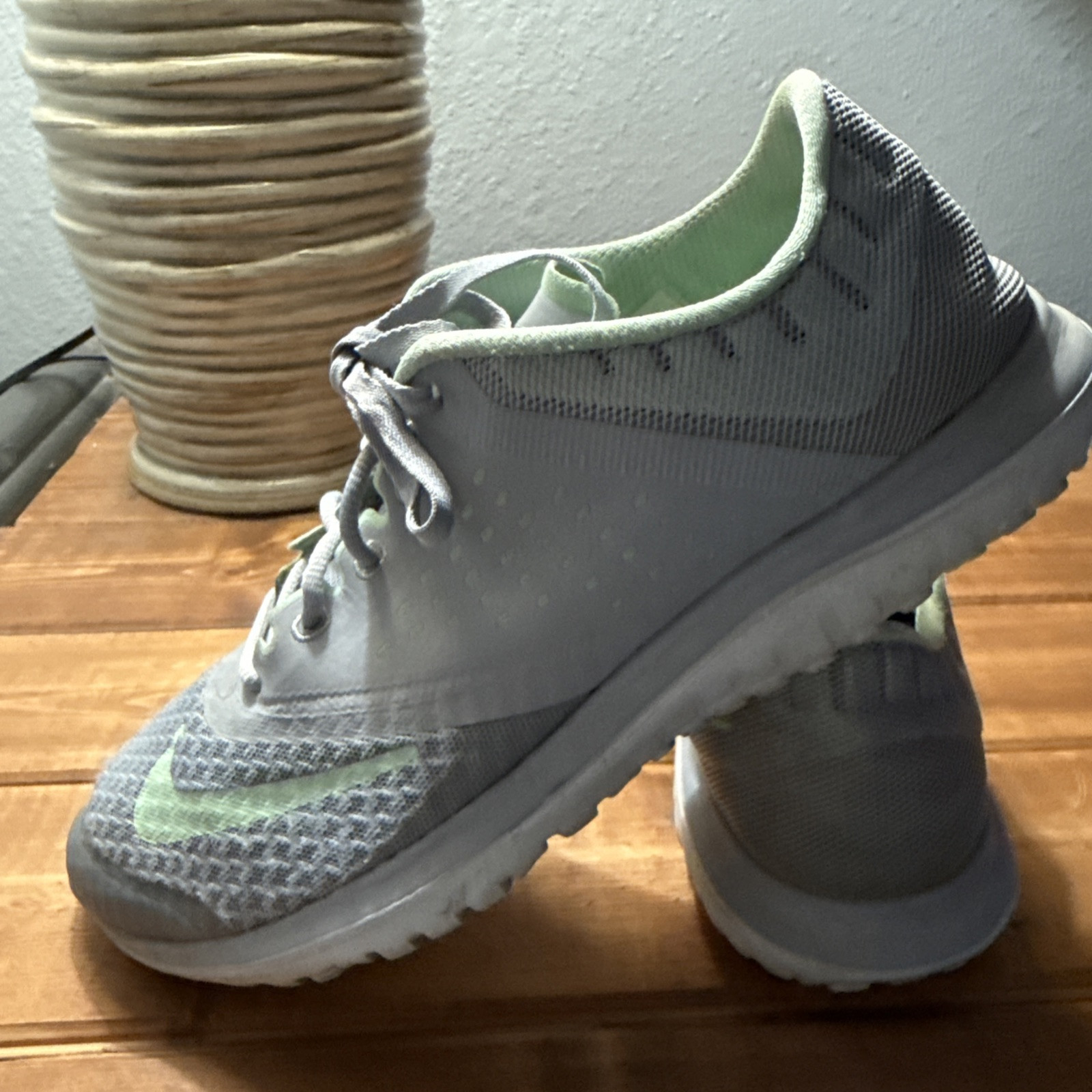 SAOLA Nike Fitsole Lite scarpe da corsa atletica donna taglia 8 5 verde grigio stringate