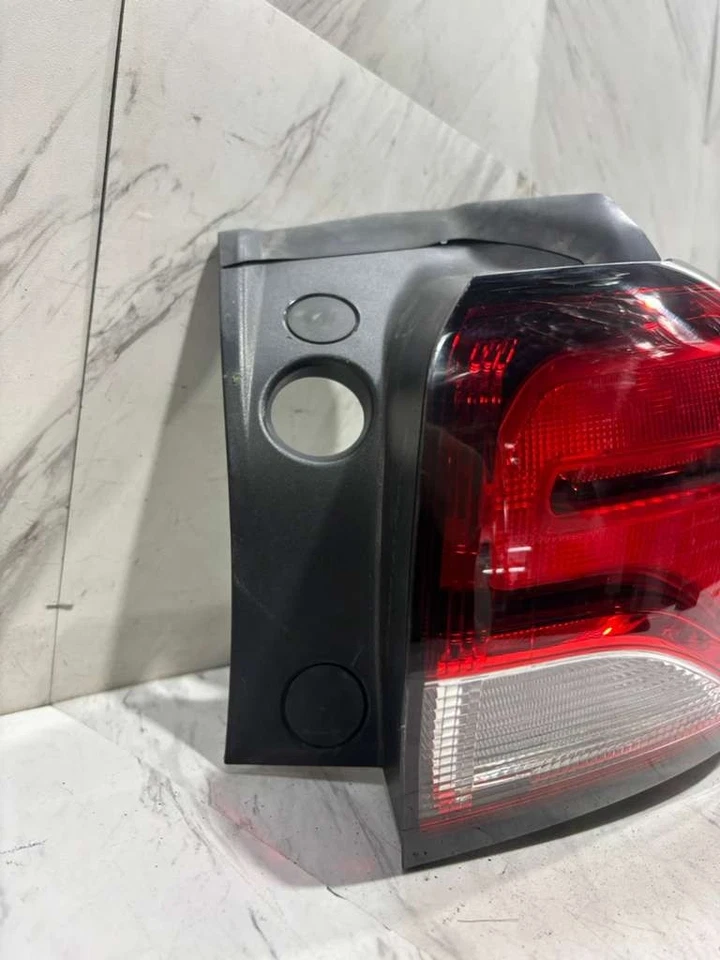 2022 2024 CHEVROLET EQUINOX OUTER TAIL LIGHT OEM RH RIGHT PASSENGER SIDE HALOGEN - Image 2 of 4