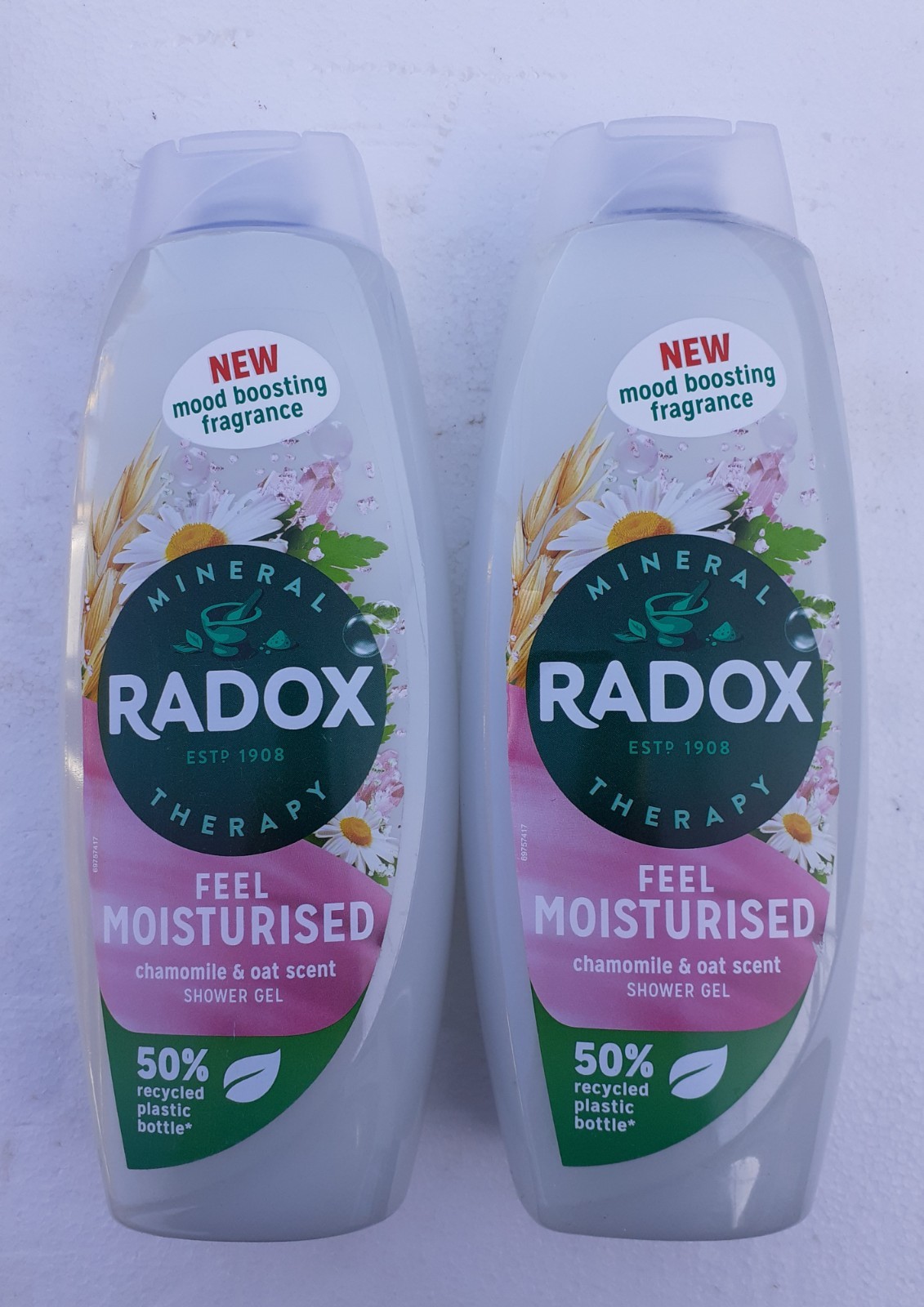 RADOX FEEL MOISTURISED, CHAMOMILE & OAT SCENT SHOWER GEL 2 X 675ml
