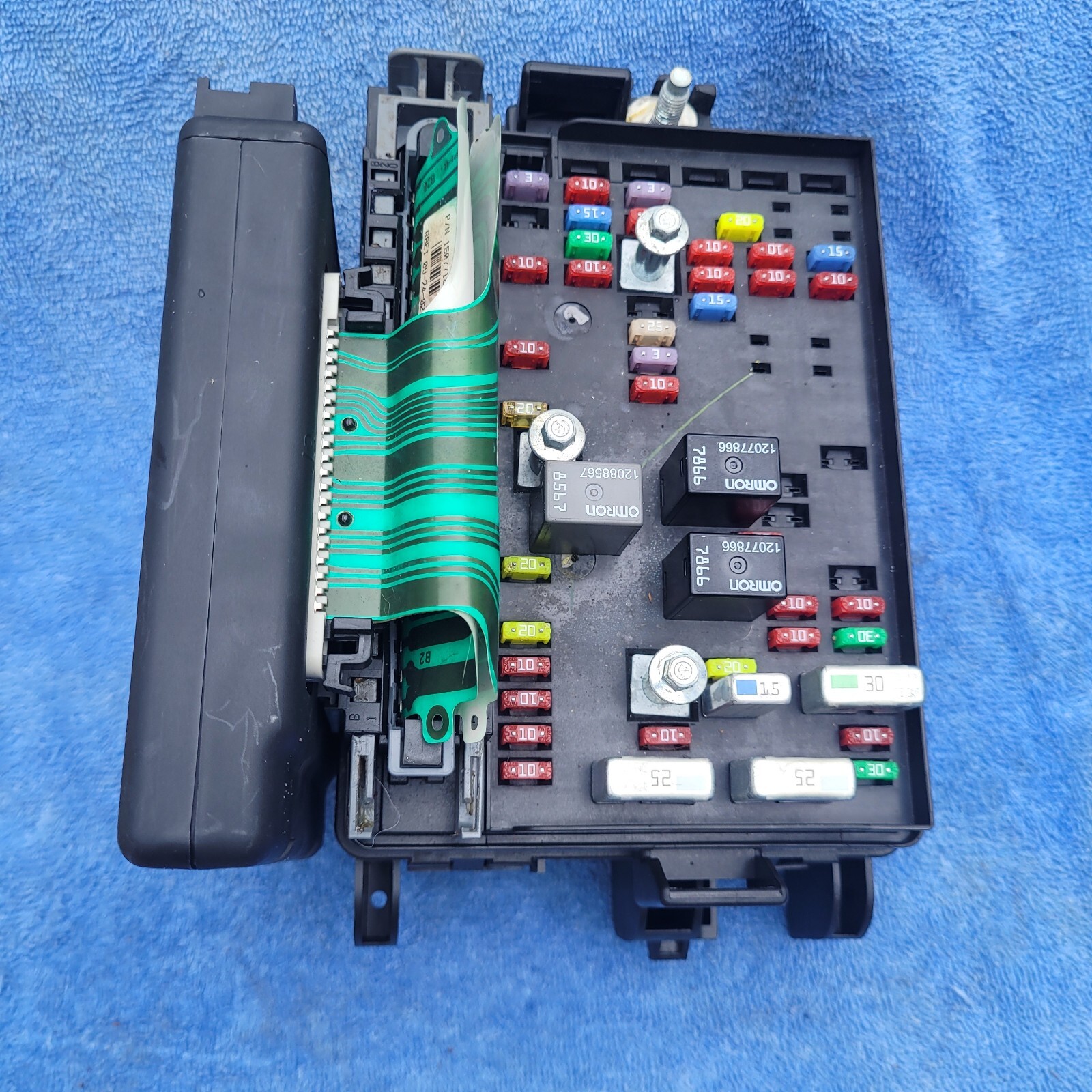 2003 GMC ENVOY FUSE BOX UNDER SEAT eBay