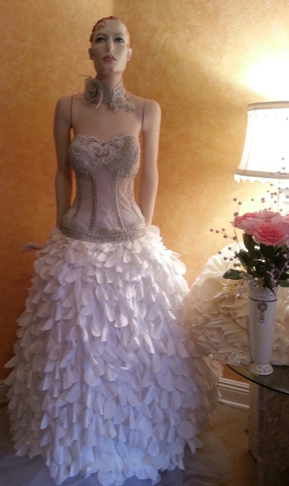 BUY 1 GET 1  10percent OFF/ 60 PC WHOLESALE LOT FAIRYTALE WEDDING GOWNS & ACCESSORIES image 10