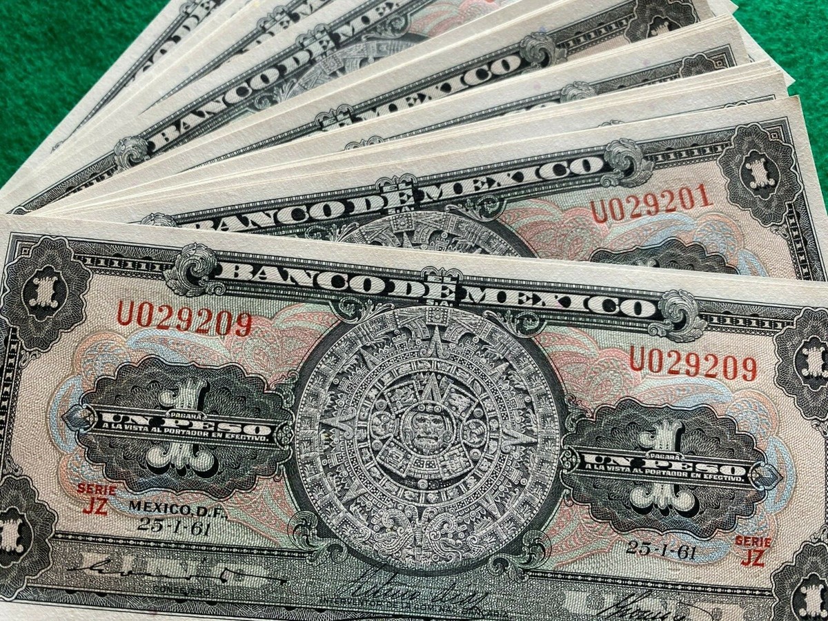 ONE 1961 Mexico Banknote 1 Peso UNC Paper Money Aztec Calendar