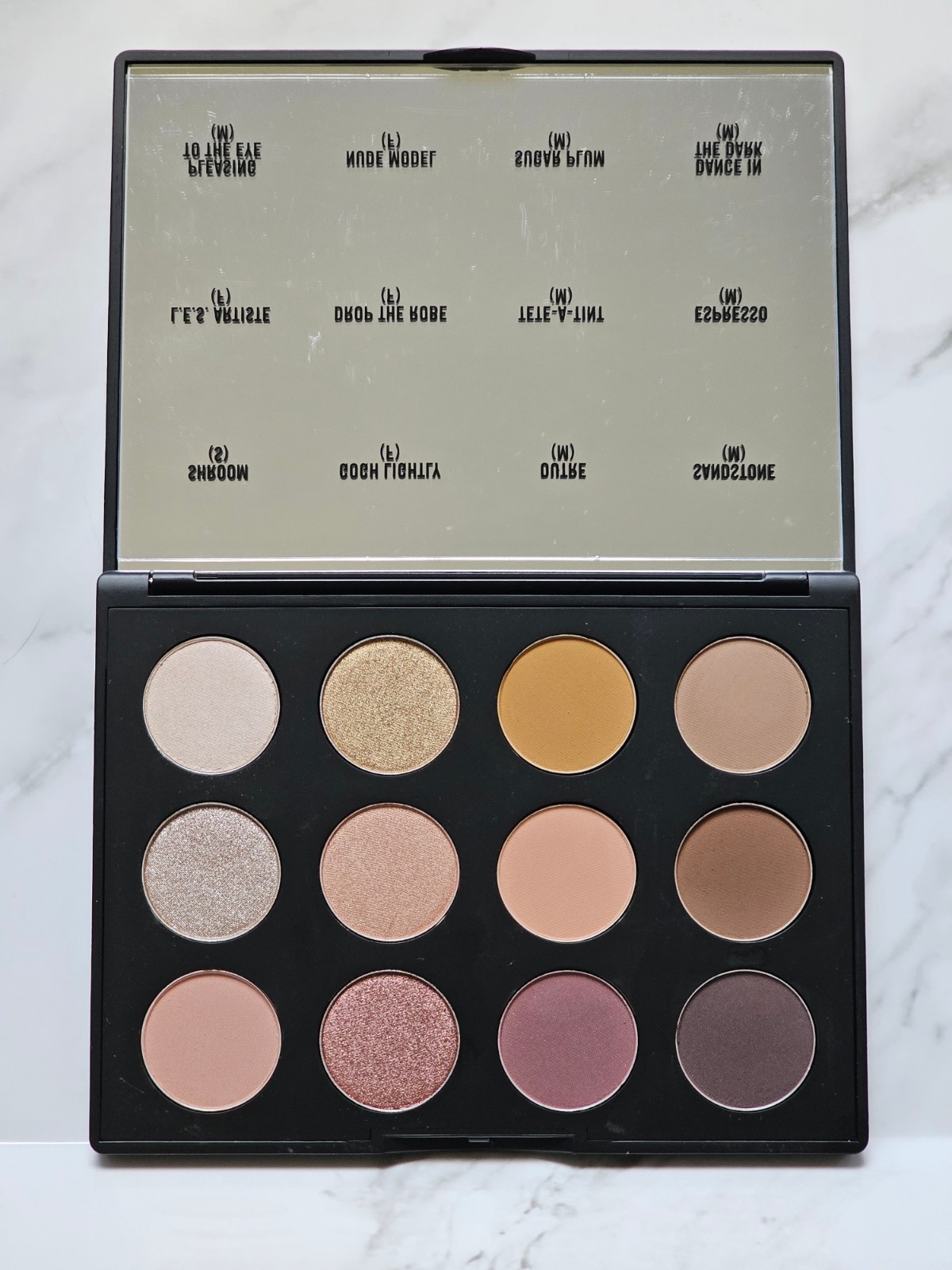 MAC Art Library NUDE MODEL Eye Shadow Palette x 12