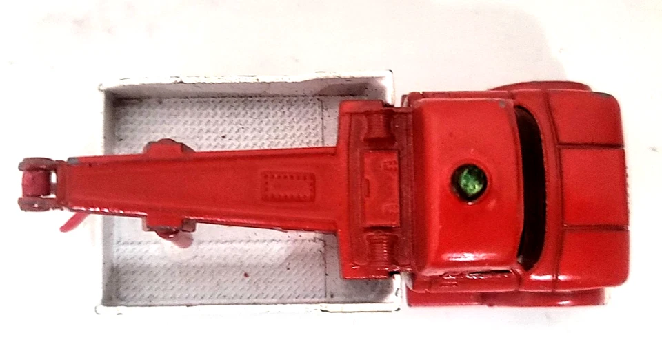 Vintage 1968 Matchbox Lesney Series No. 71 Ford Heavy Wreck Truck Red/White - Image 2 of 4