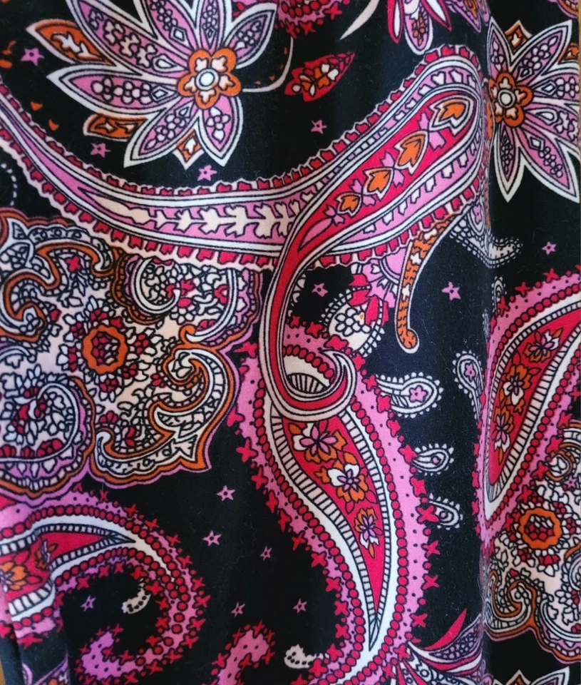 LEGGINGS, TALLA GRANDE JUNIOR, PAISLEY, YOGA Foto 2 de 4