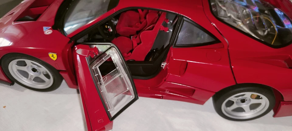 KIT Build Metal Ferrari F40 Competizione Scala 1/8 - Immagine 3 di 4