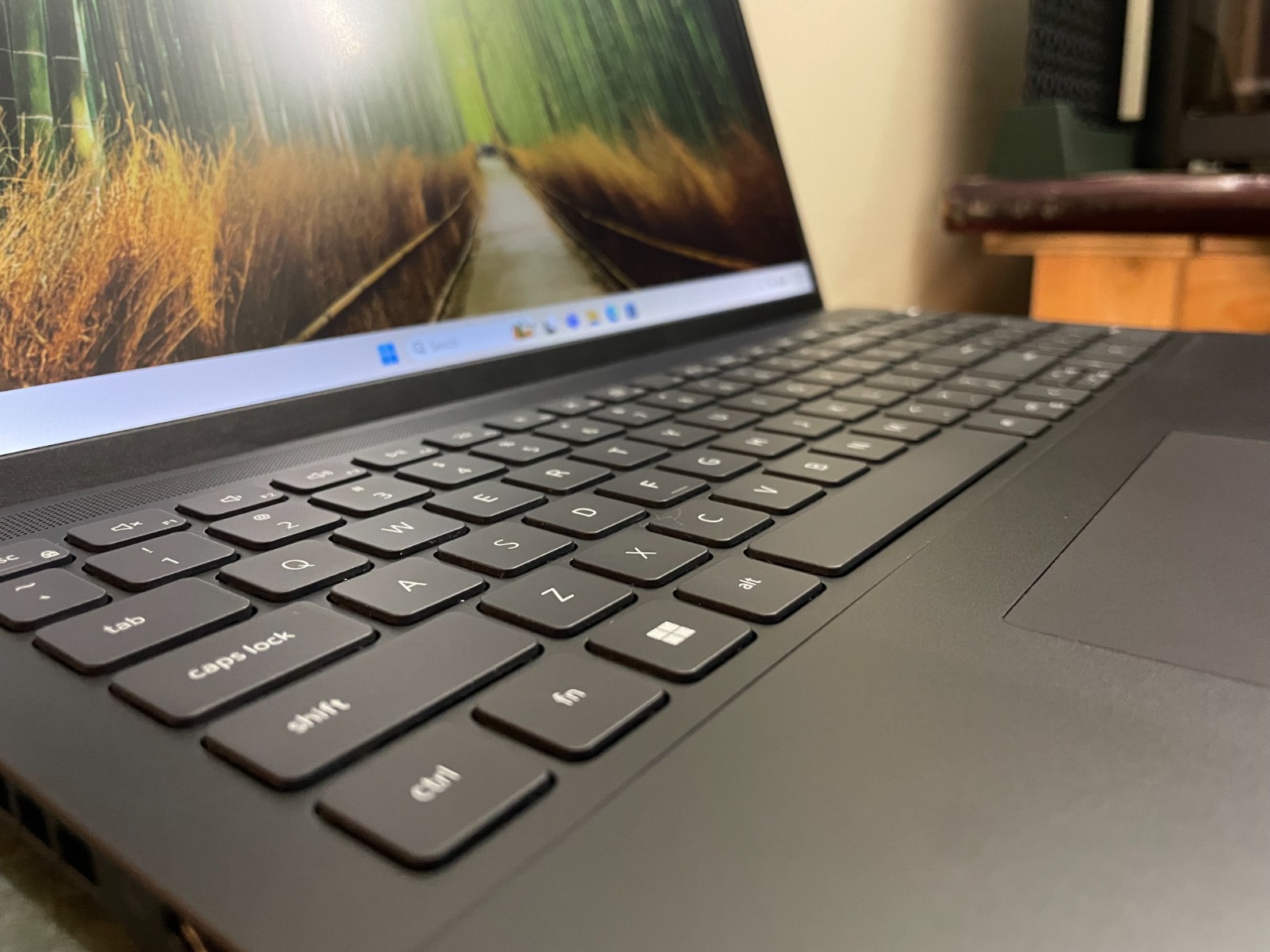 Dell Vostro 7620 - Power Meets Portability