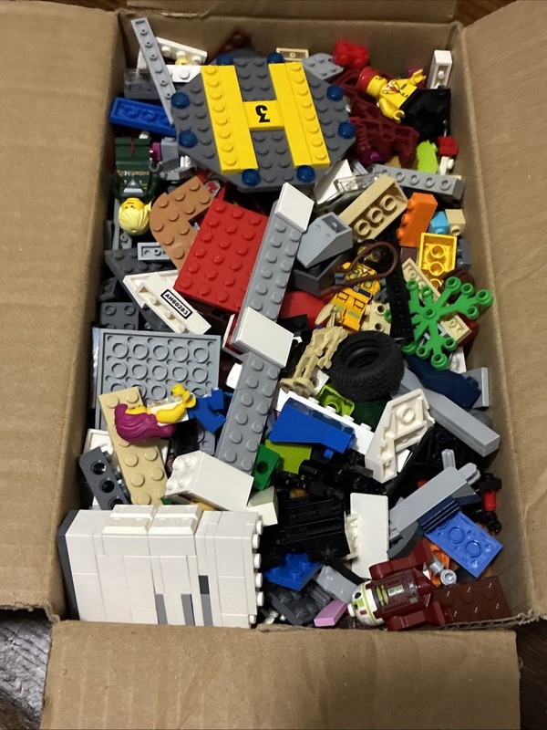 Lego Lot Star Wars And Other Themes Lot Of Minifigures Parts And Pieces