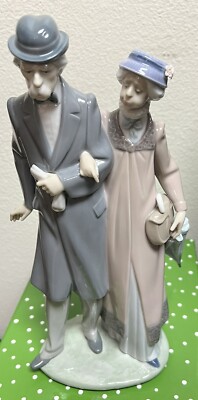 Lladro 5677 Twilight Years Retired! 1 Chip Petal on Hat! Missing