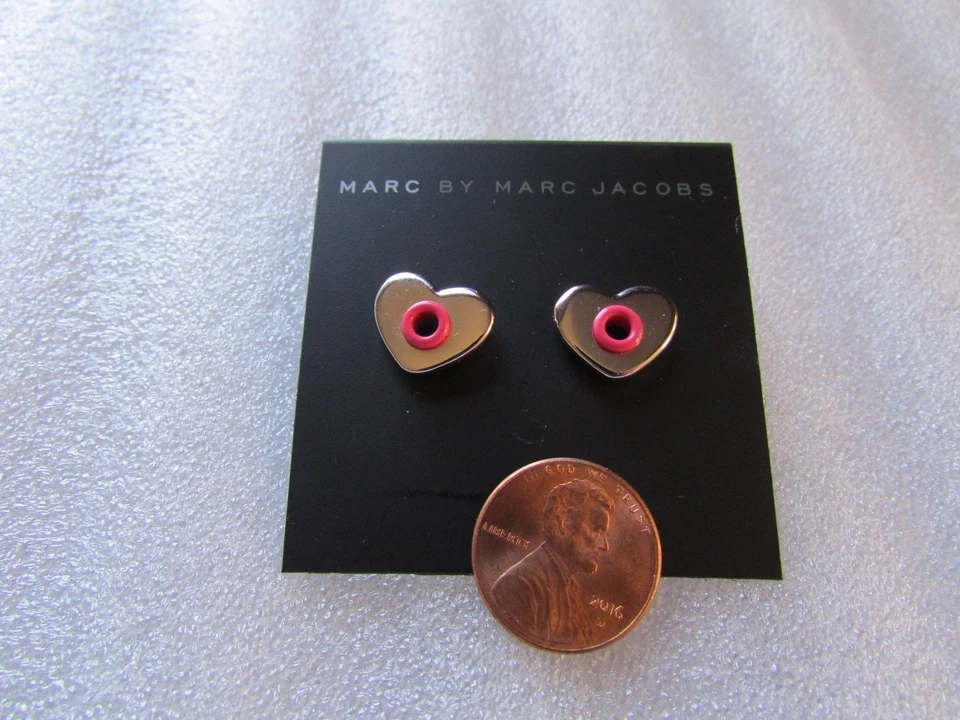 Pendientes Marc Jacobs Post Agujero Corazón NUEVO $42 Foto 4 de 4
