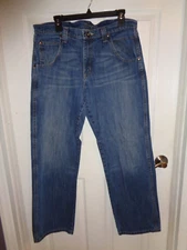 Mens Wrangler Jeans Size 34x32 Straight Leg