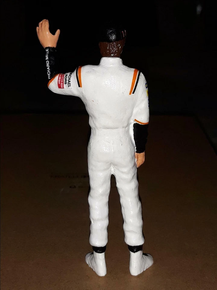 FERNANDO ALONSO MCLAREN MCL32 2017 pilot Mini DRIVER FIGURE 1:18 RESINA - Immagine 3 di 4