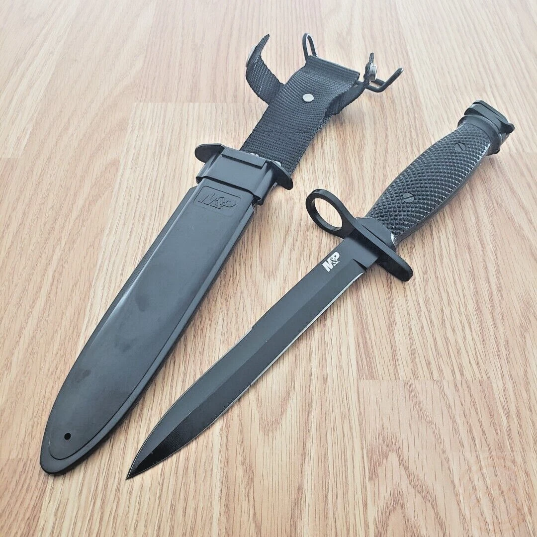 Smith & Wesson Collectible Knives, Swords, Blades, Armors