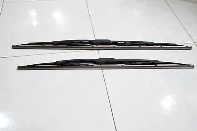 FRONT WIPER BLADE 85220-YZZC8 85220-YZZD GENUINE TOYOTA HILUX