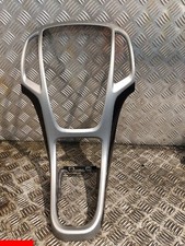 Cache contour autoradio / levier vitesse - OPEL ASTRA IV (4) (J) GTC De 07-2011