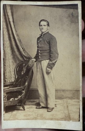 CDV Civil War soldier w/veteran stripes, holding kepi, Horning's, Philadelphia