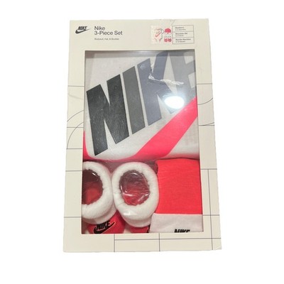 Nike Baby Mädchen 3-teiliges Set - 0-6M - Rosa - Body - Mütze & Stiefeletten