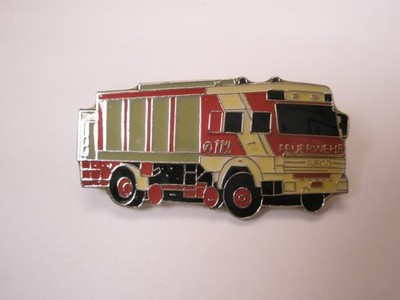 German FEUERWEHR IVECO Fire Truck Dept Emergency #112 Vintage Lapel Pin a18