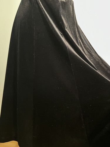 Marks And Spencer Classic Black Velvet Skirt Size 10L U.K. - Picture 4 of 6