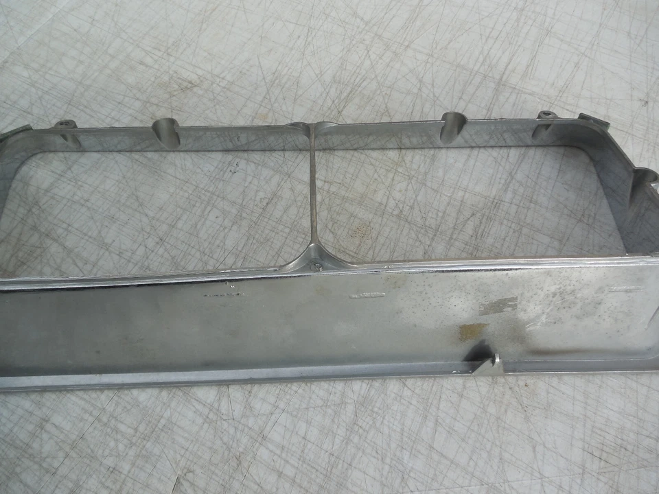 1985 年 BUICK ESTATE WAGON 左前灯标记灯饰边表圈原始设备制造商二手 — 第 2/4 张图片