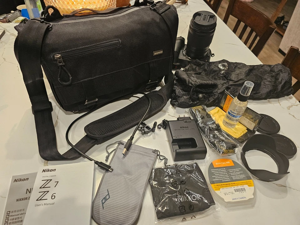 Nikon Z6 Mirrorless con accesorios!  ¡Apenas usado!  Pagado $3,500 Foto 3 de 4