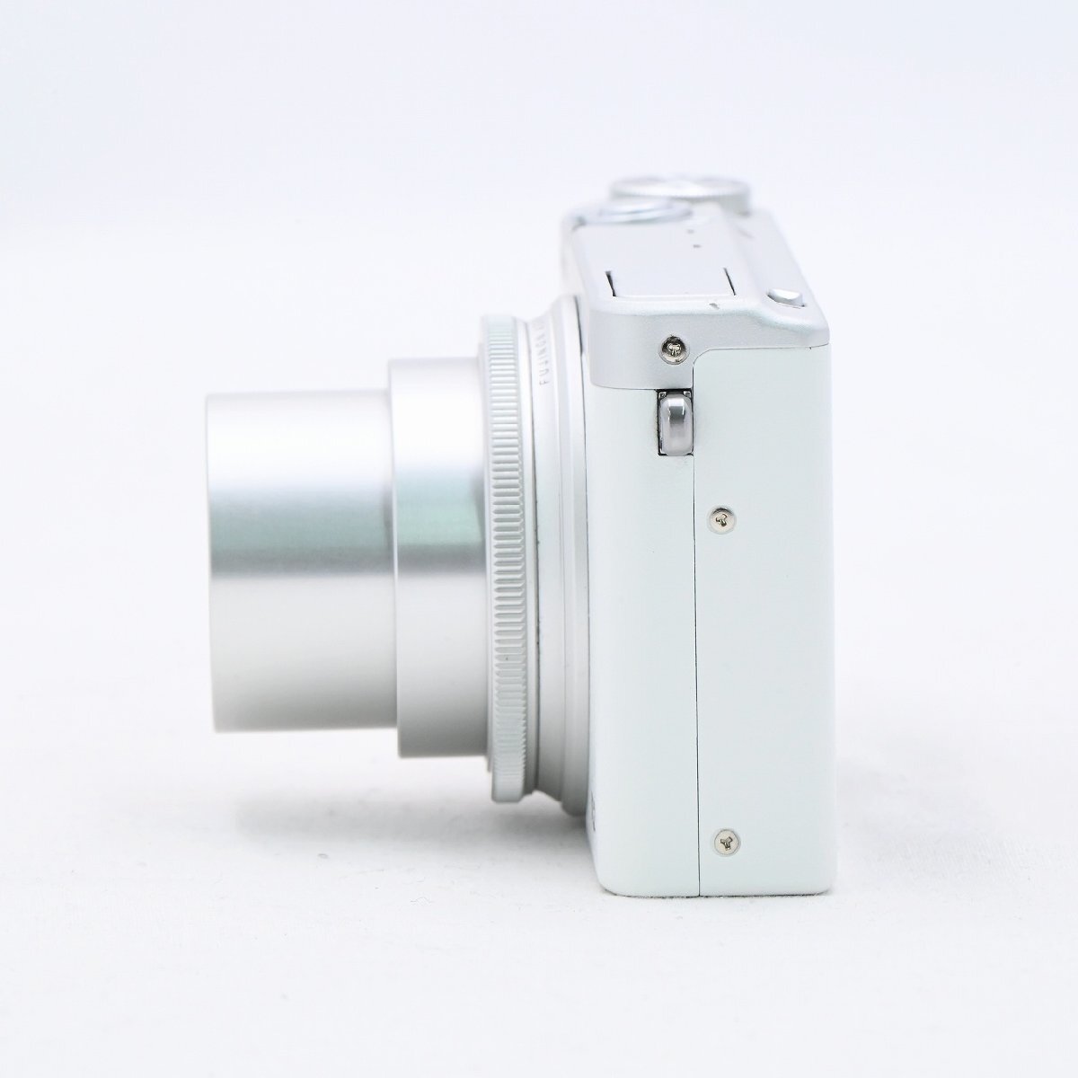 FUJIFILM XQ2 12.0MP WI-FI WIFI DIGITAL CAMERA silver F FX