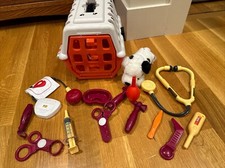 Battat Vet Pretend Play Set 14pcs Carrier Dog Veterinarian Animal Doctor Toys VG