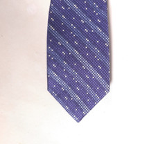 CLAIBORNE BLUE WHITE SILK NECKTIE 56 " X 4" GEOMETRIC