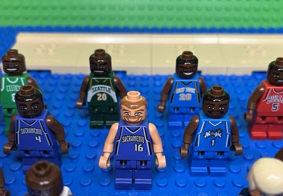 LOTE DE 12 MINIFIGURAS LEGO SPORTS NBA-SHAQ KEVIN GARNETT DIRK NOWITZKI VINCE CARTER Foto 4 de 4