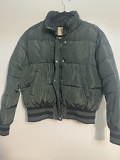 Warm olive puffer jacket by Ci Sono. Ideal for chilly days. Young XL