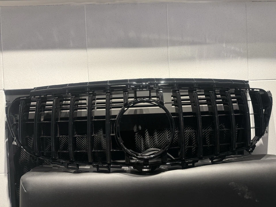 Mercedes-Benz AMG Front Grille W213 E-Class 2016–2020 E63 E63S Gloss Black - Image 2 of 2