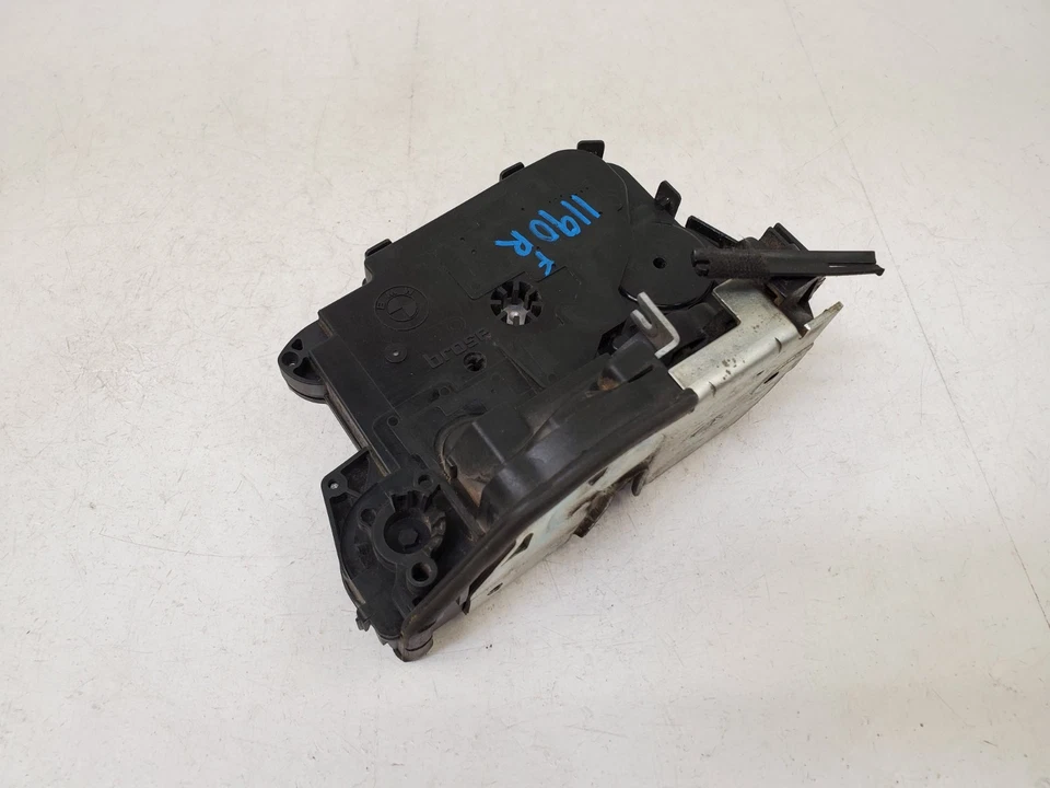 ✅ Actuador de cierre de cerradura de puerta delantera derecha BMW E82 E88 E90 E92 E93 135 335 328 M3 Foto 4 de 4