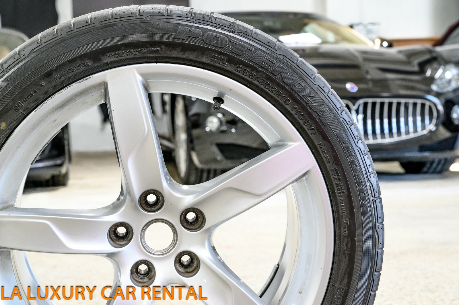 Ferrari California T 19" Speedline Rear Wheel with Tire