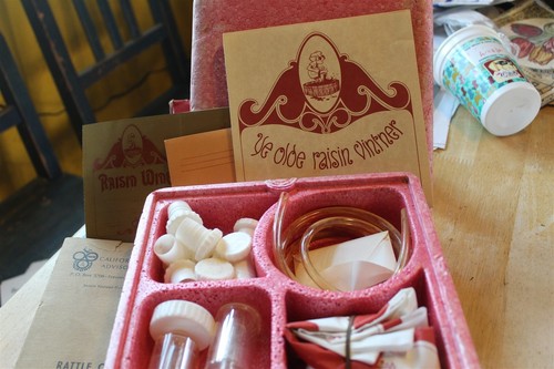 YE OLDE RAISIN VINTNER - WINE KIT IN PINK BOX CALIFORNIA RAISIN ADVISORY BOARD